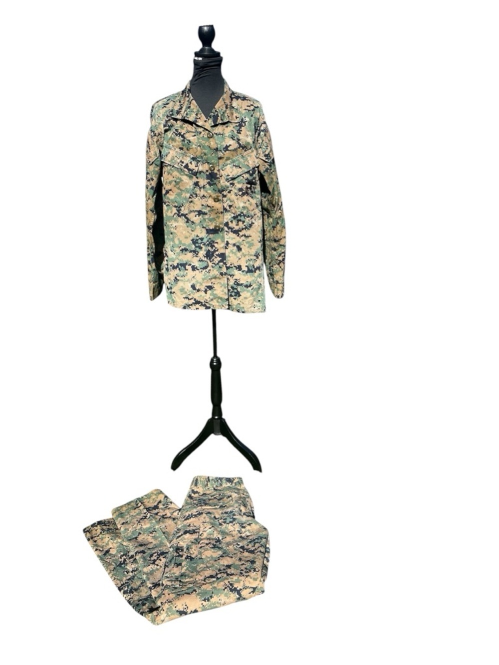 Men’s Marine Cammies’s jacket and pants set. See sizes, and measurements below.